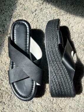 Black Crisscross Platform Slide Sandals Sz 9 (40)